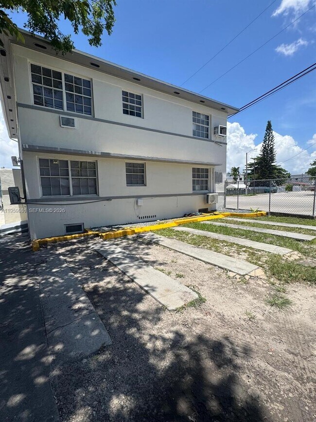 Building Photo - 2210 NW N River Dr