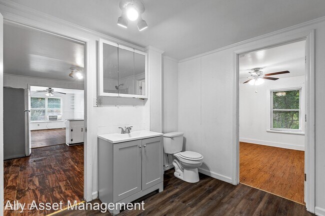 Building Photo - 4 br, 1 bath House - 2612 Hoyer St
