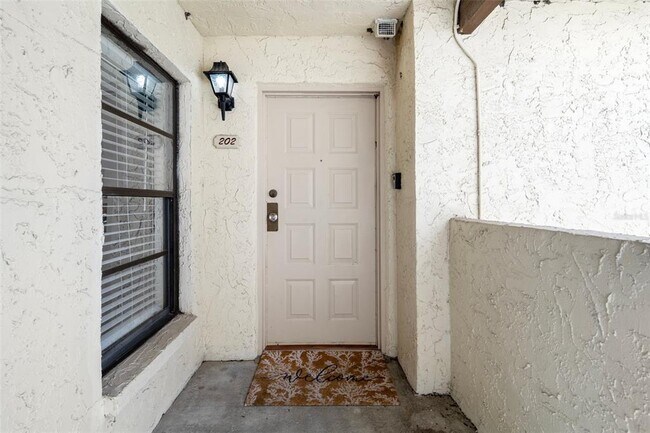 Building Photo - 2595 Cyprus Dr
