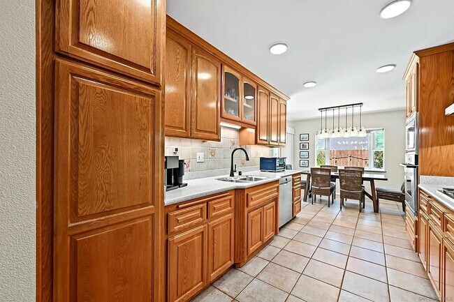 Building Photo - 462 Dewane Dr