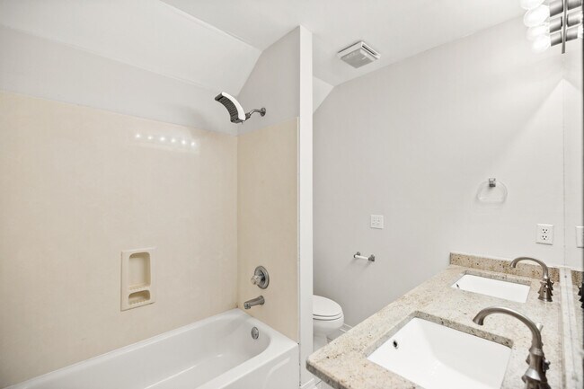Building Photo - 1641 Parkside Cir