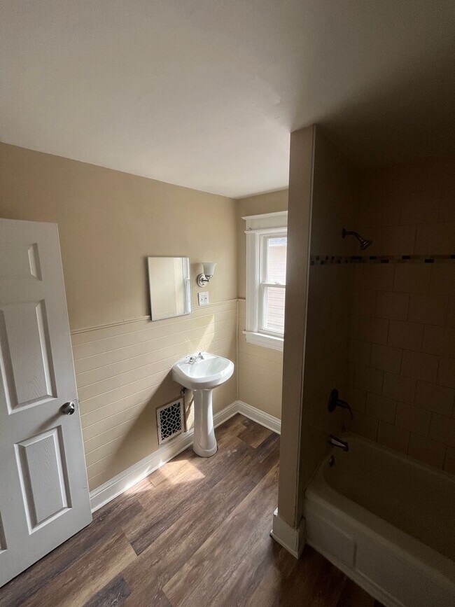 Building Photo - 201 Rosewood Terrace