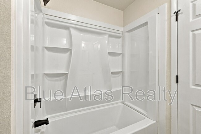 Building Photo - 8108 Foxfire Ln