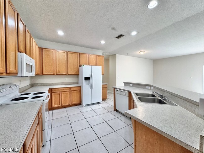 Building Photo - 530 Kilgour Ave S
