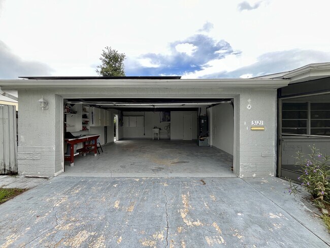 Building Photo - 5121 Dove Dr