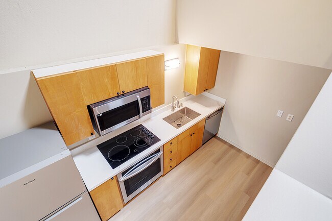 Building Photo - 461 2nd St