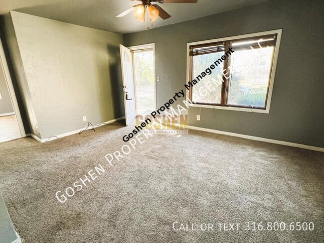 Building Photo - Cozy 2 Bedroom Home with Laundry Room