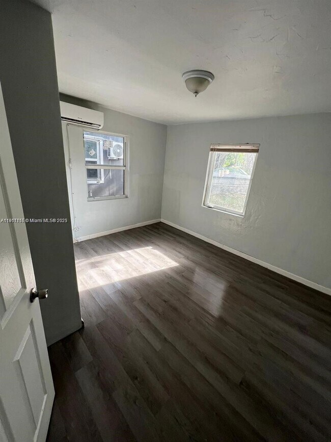 Building Photo - 2864 NW 6th Ct