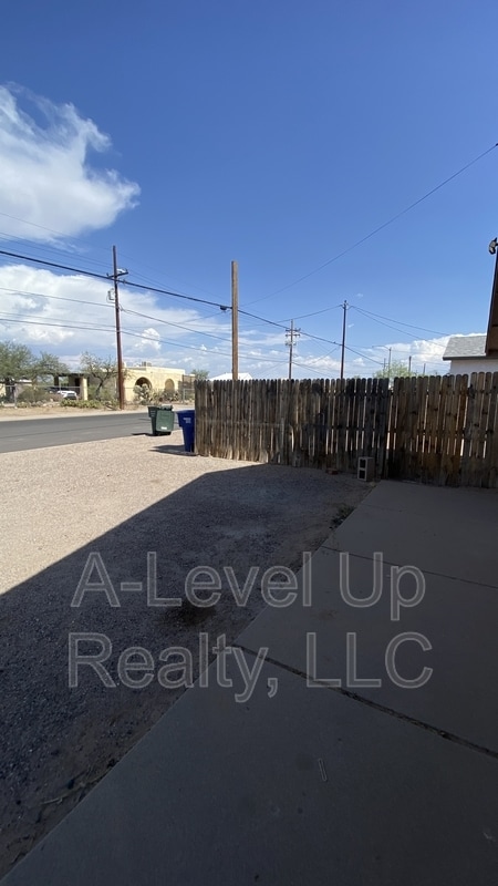 Building Photo - 1501 N Riverview Blvd