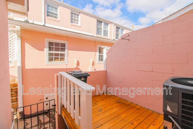 Building Photo - 25 Ashley Ave