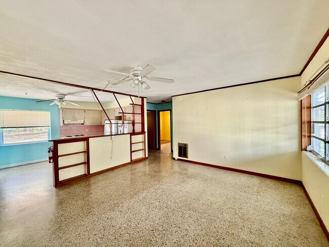 Building Photo - Annual Rental in Jensen Beach