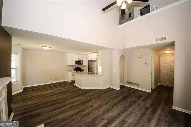 Building Photo - 121 Stoneforest Dr