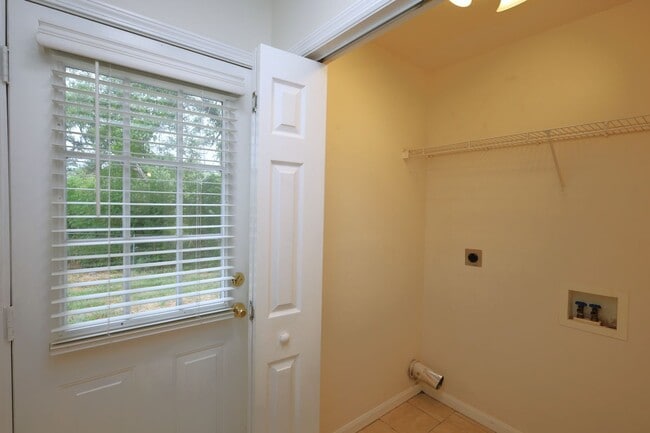 Building Photo - 6127 Vinnie Dr