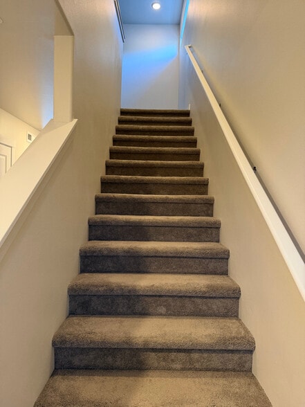 Building Photo - 5723 W Albany Pl