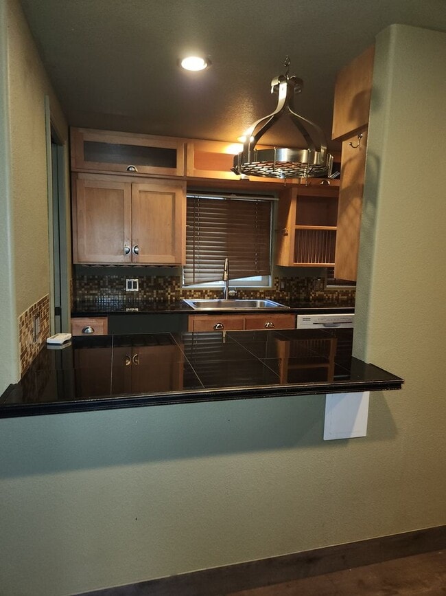 Building Photo - 1-Bedroom 1 Bath