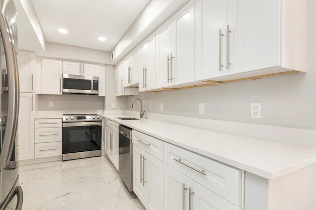 Building Photo - 3450 S Ocean Blvd