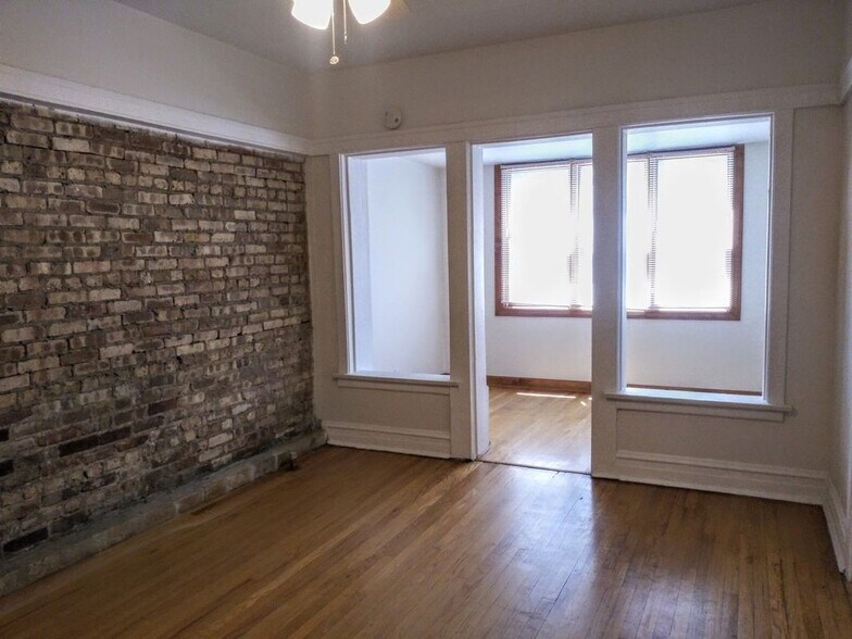 Building Photo - 709 W Cornelia Ave