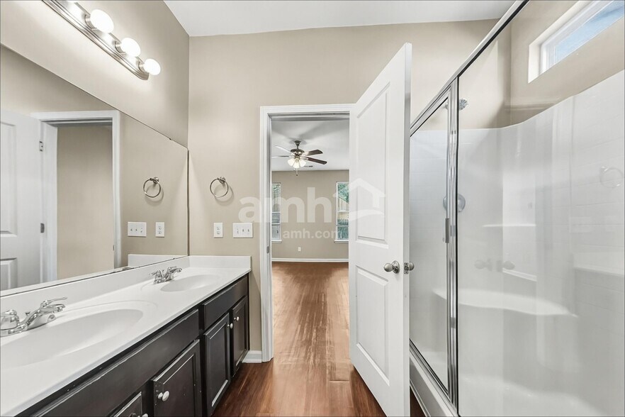 Building Photo - 112 Orleans Ct