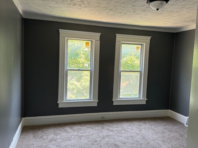 Building Photo - 2048 W 95th St