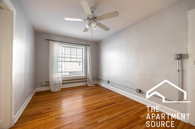 Building Photo - 3257 W Wrightwood Ave