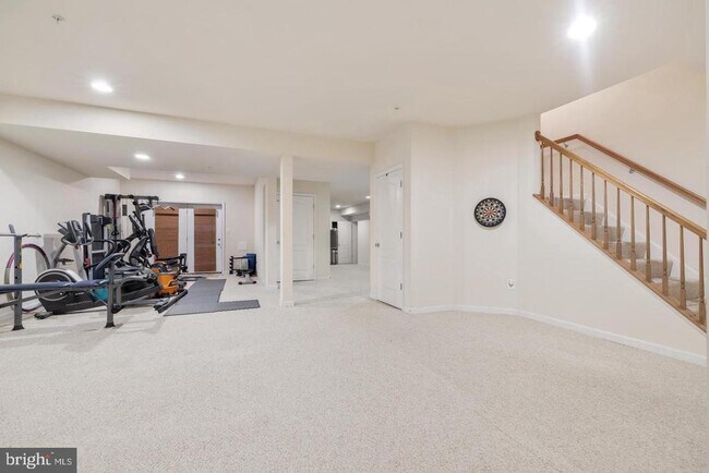 Building Photo - 15303 Glastonbury Way