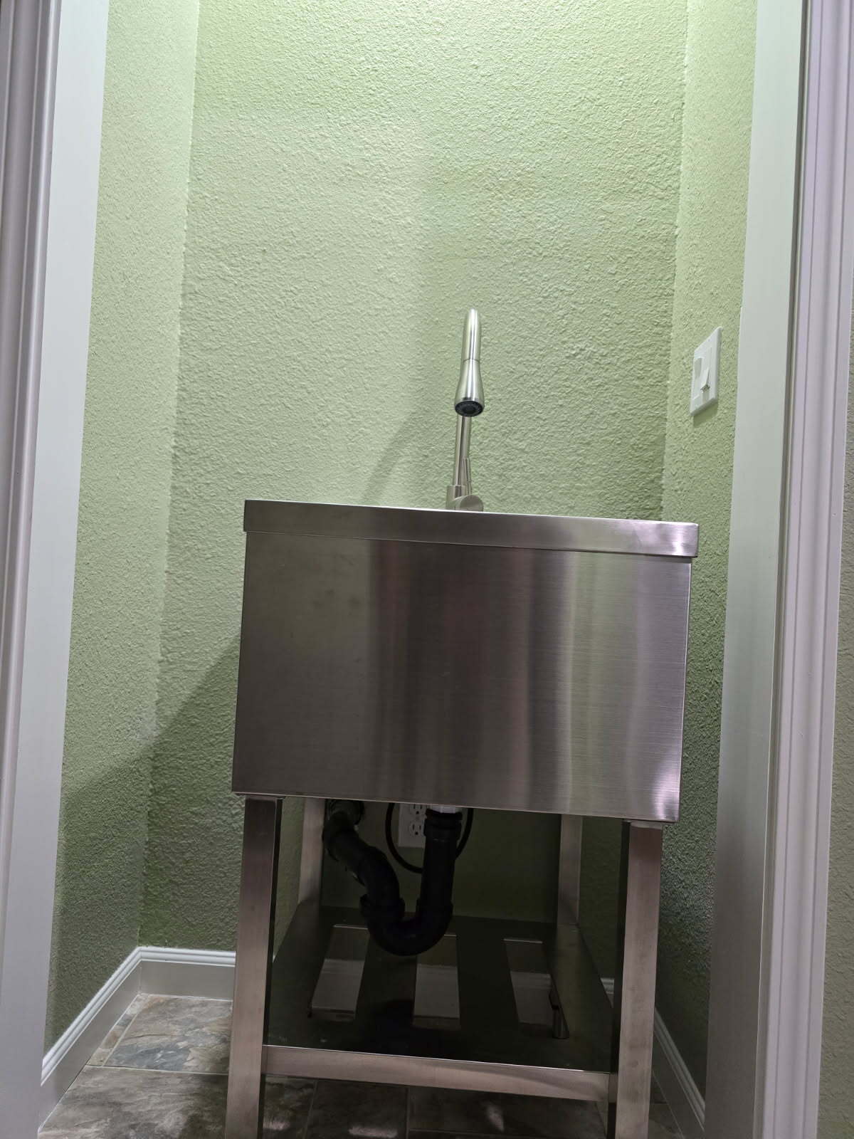 Building Photo - 1048 S Carriage Ave