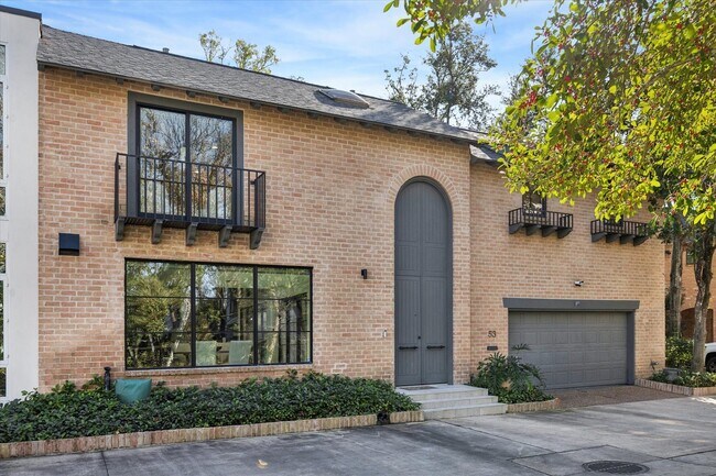 Building Photo - 10 S Briar Hollow Ln