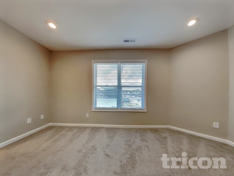 Building Photo - 110 Shore