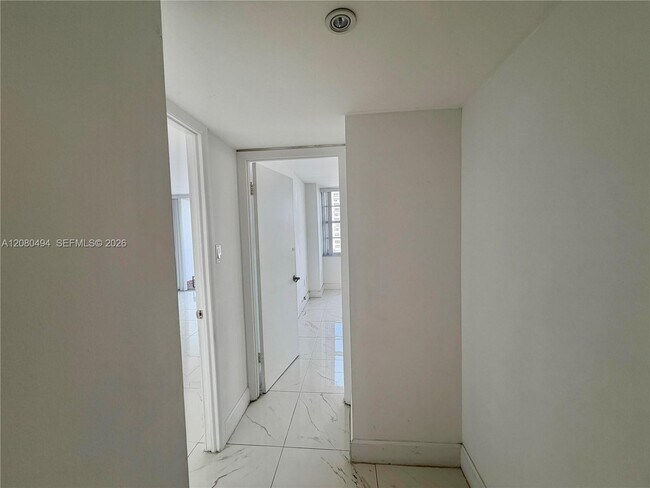 Building Photo - 18081 Biscayne Blvd