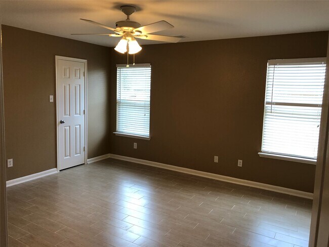 Building Photo - 19615 Hollington Dr