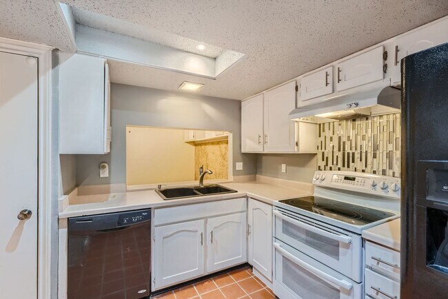 Building Photo - Charming 2-BR/2-Bath Home in the Heart of ...