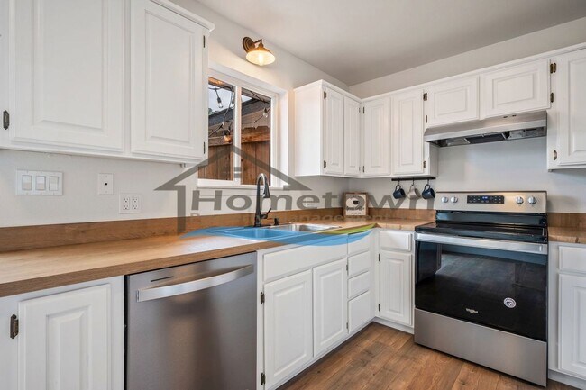 Building Photo - 1804 E Coeur D Alene Ave