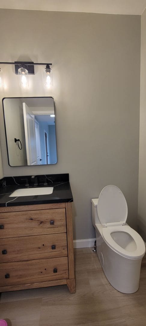 Building Photo - 3 bedroom/2.5 bath home