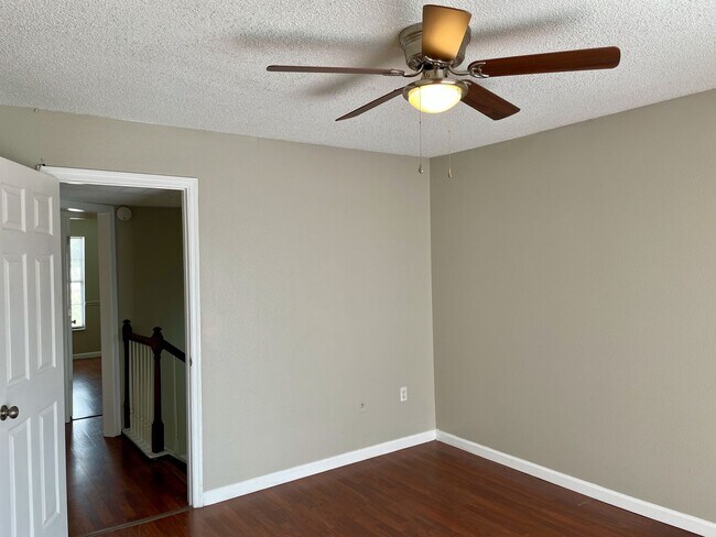Building Photo - Charming 3-Bedroom, 2.5-Bath Townhome in Village Square Condominiums