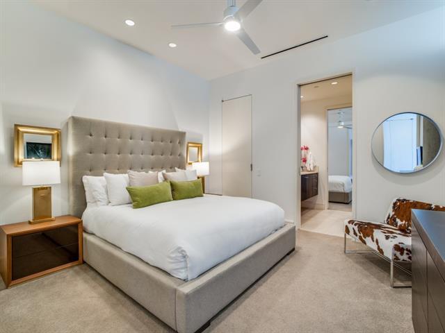 Building Photo - 2408 Victory Park Ln