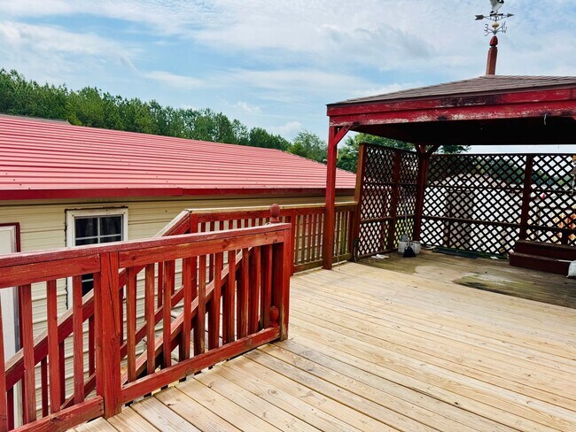 Building Photo - Convenient Countryside Living - Henderson NC
