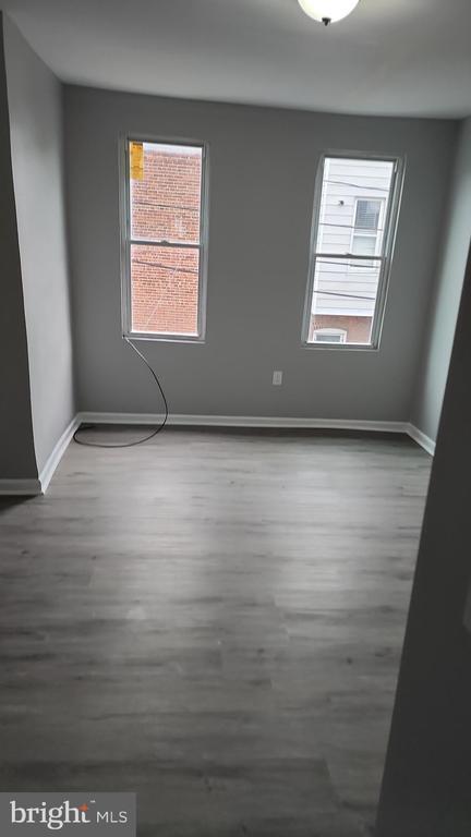 Building Photo - 805 N Kenwood Ave