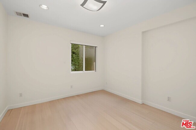 Building Photo - 175 Barlock Ave