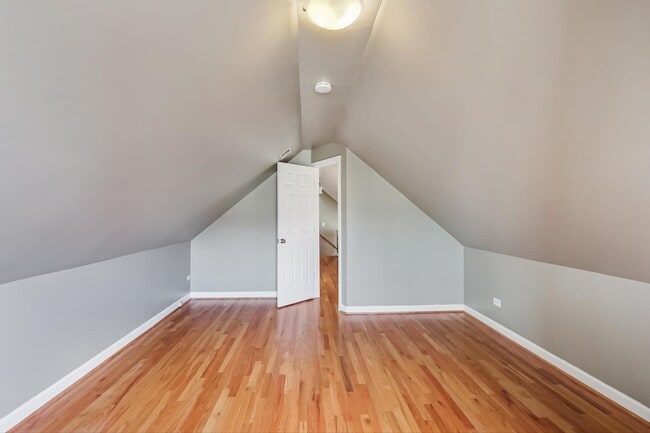 Building Photo - 2330 N Greenview Ave
