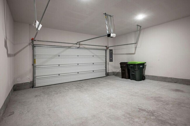 Building Photo - 1763 Montgomery Dr