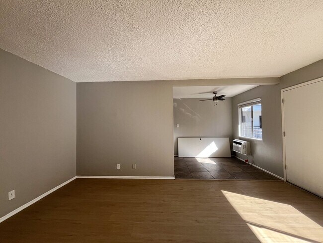 Interior Photo - 833 Fedora St