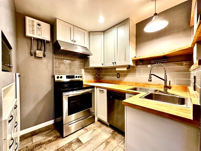 Building Photo - 38374 Rainbow Heights Pl