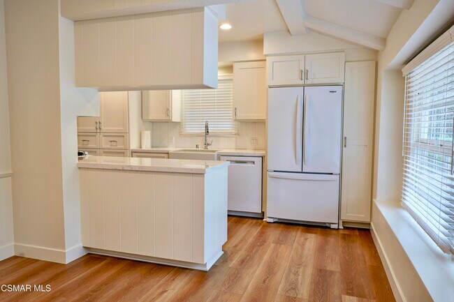 Building Photo - 23939 Oxnard St