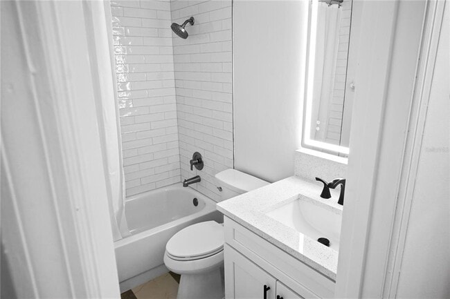 Building Photo - 14818 Winding Creek Ct