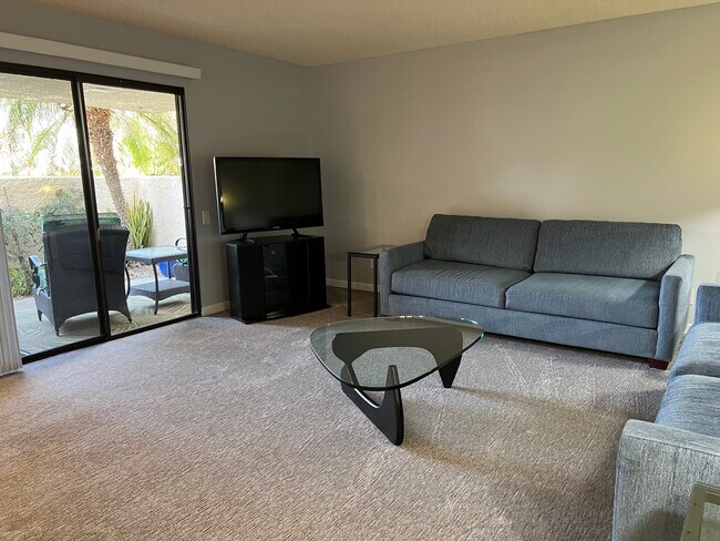 living room - 2017 Normandy Ct