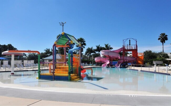 Building Photo - 4140 Central Sarasota Pkwy