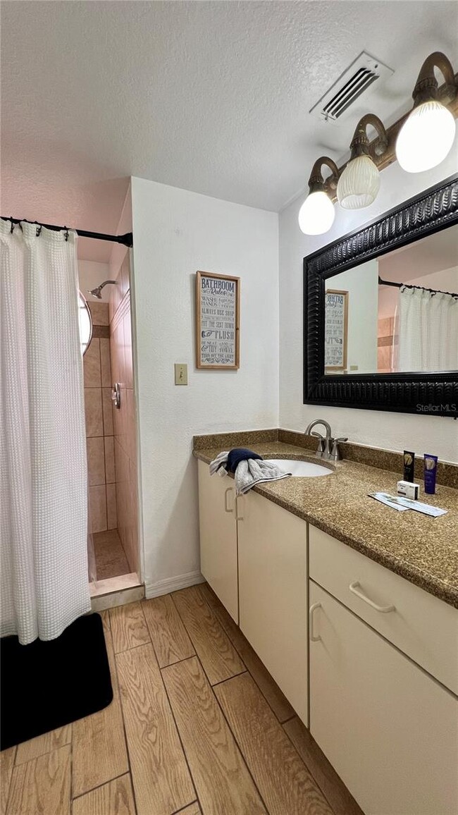 Building Photo - 2444 Sweetwater Club Cir