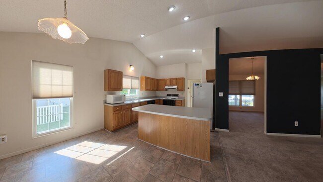 Building Photo - 1125 Butternut Ln