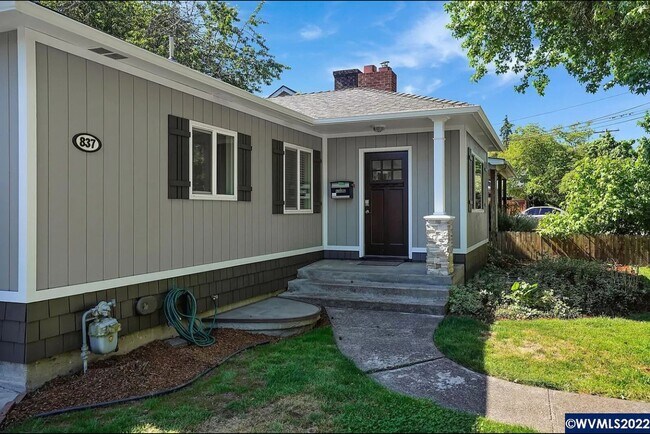 Building Photo - Available Now! 5 bedroom house with large yard and RV parking!