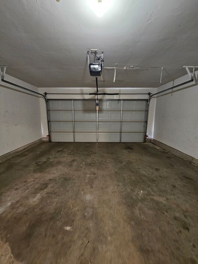 Building Photo - (3) Bed/(2) Bath SE OKC Avail NOW! Moore P...